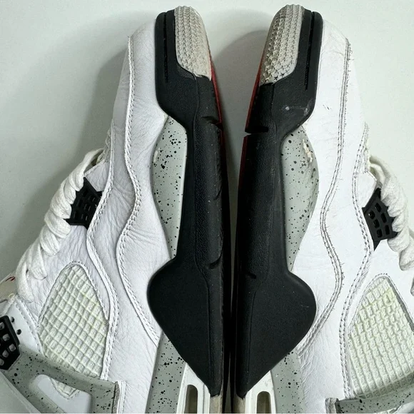Men’s size 11 Nike Air Jordan 4 white cement retro og 2016 hype rare sneakers se